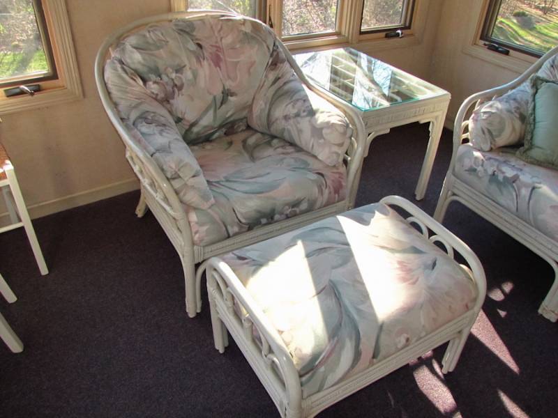lot 22 image: Wicker chair, autumn & side table