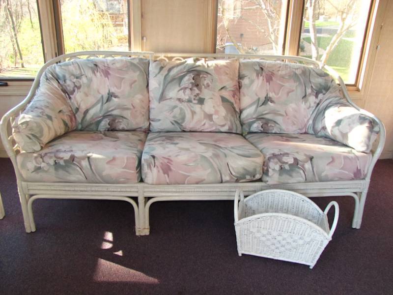 lot 23 image: Wicker Couch & wicker magazine basket