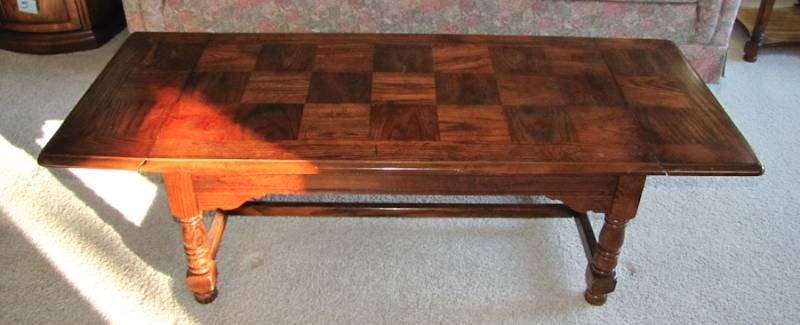 lot 10 image: Vintage drop leaf coffee table