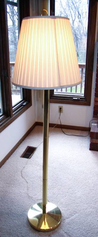 lot 11 image: vintage brass floor lamp with shade works well