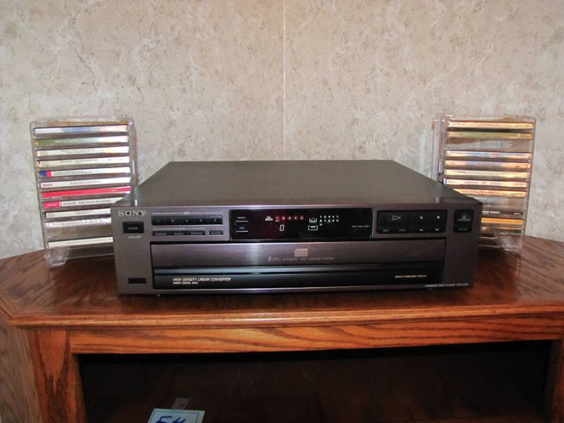 lot 54 image: CD player Sony, Radio CD player and many CDs see photos