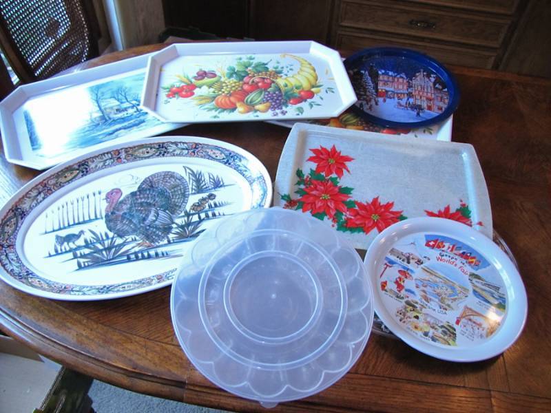 lot 57 image: large plastic holiday platters