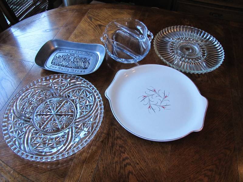 lot 58 image: nice serving trays please see photos