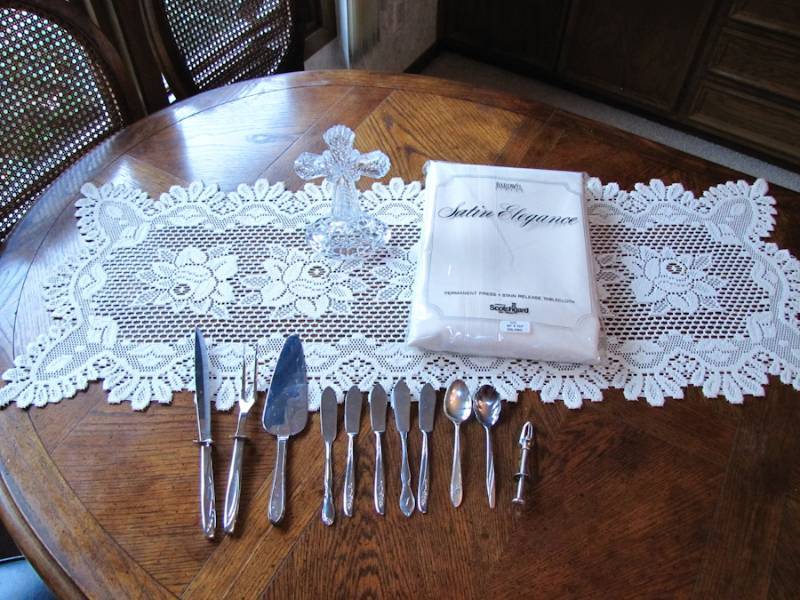 lot 116 image: Bardwil linens satin tablecloth, tablecloth and various silverware serving items