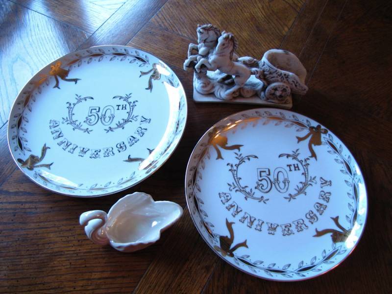 lot 99 image: Vintage Lefton china plates & figurines
