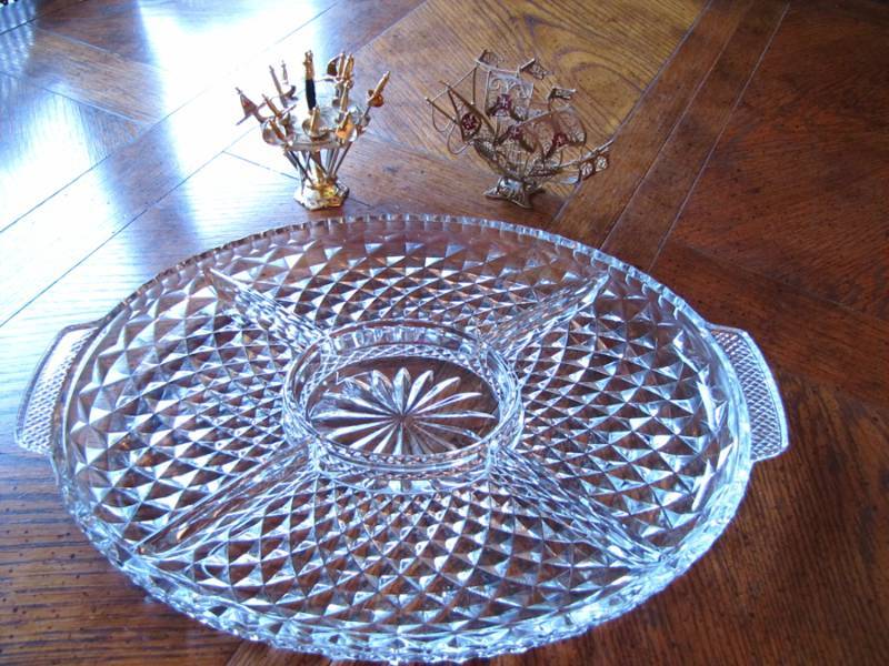 lot 103 image: glass serving tray and horderves  skewers that look like a knights sword
