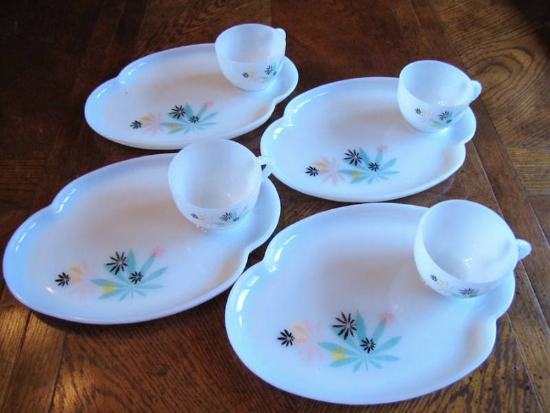 lot 64 image: set of 4 vintage hand painted snack plates with cups