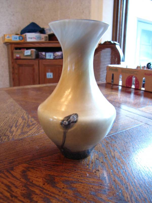 lot 71 image: very nice ceramic vase
