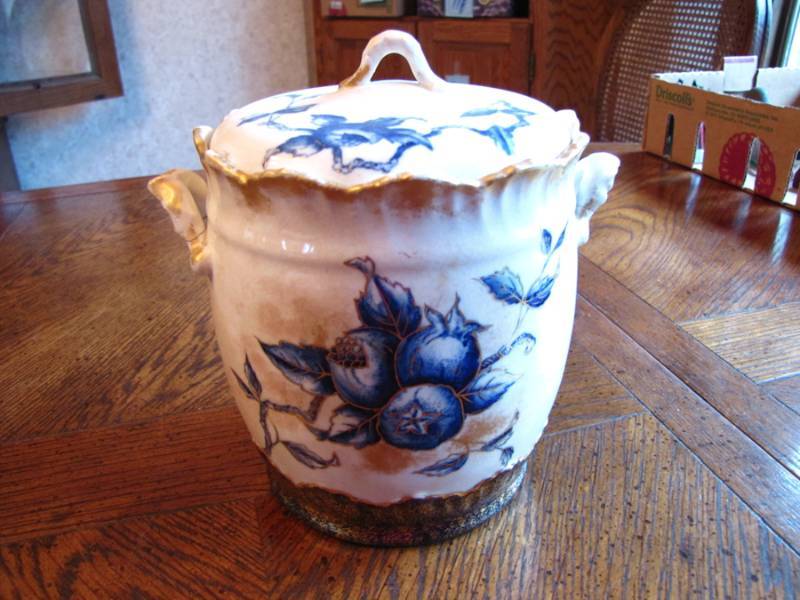 lot 73 image: this is a great jar with lid not sure of the marking on the bottom