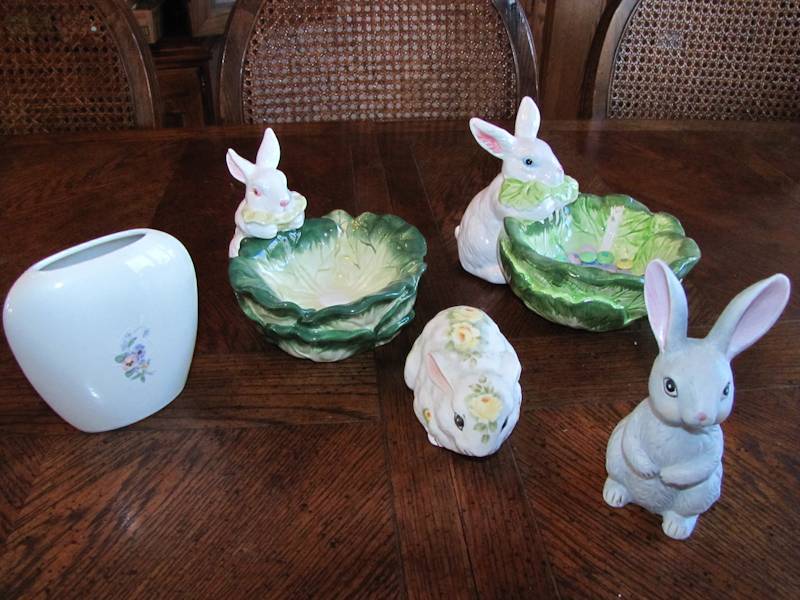 lot 81 image: Easter and spring themed items