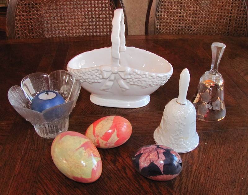 lot 85 image: bells basket and eggs decor items