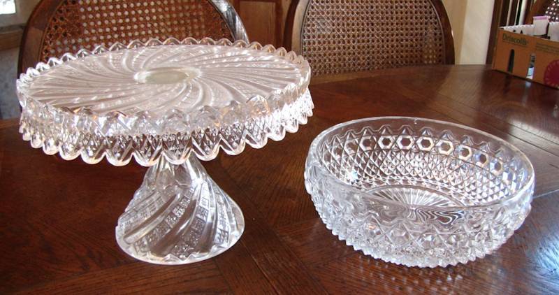 lot 93 image: Beautiful cake plate and serving bowl cut glass crystal