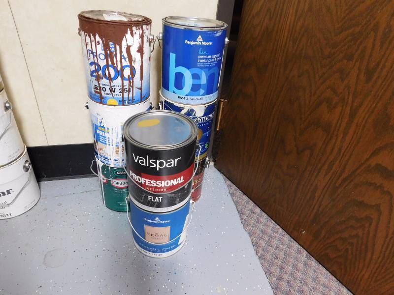 lot 266 image: 8 gallons of various paint all of them are mostly full