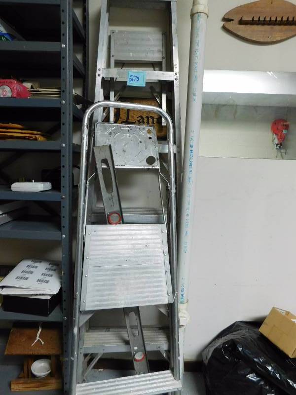 lot 270 image: two aluminum ladders and an aluminum level see photos