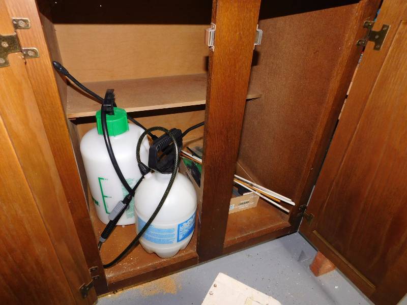lot 276 image: garden sprayers and  other supplies ties stakes ect