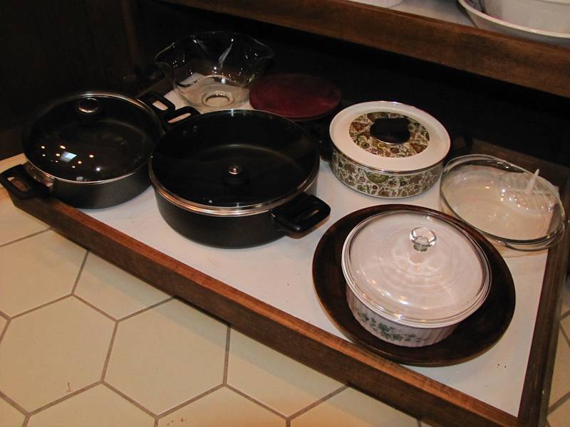 lot 156 image: cookware and serving ware bowl  bakeware kettles with lids and more