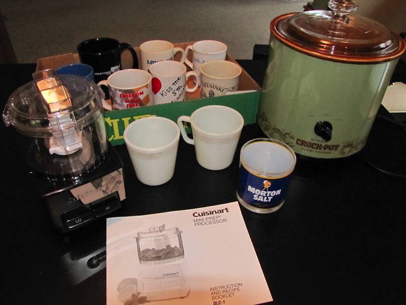 lot 140 image: food processor, crock pot and coffee cups