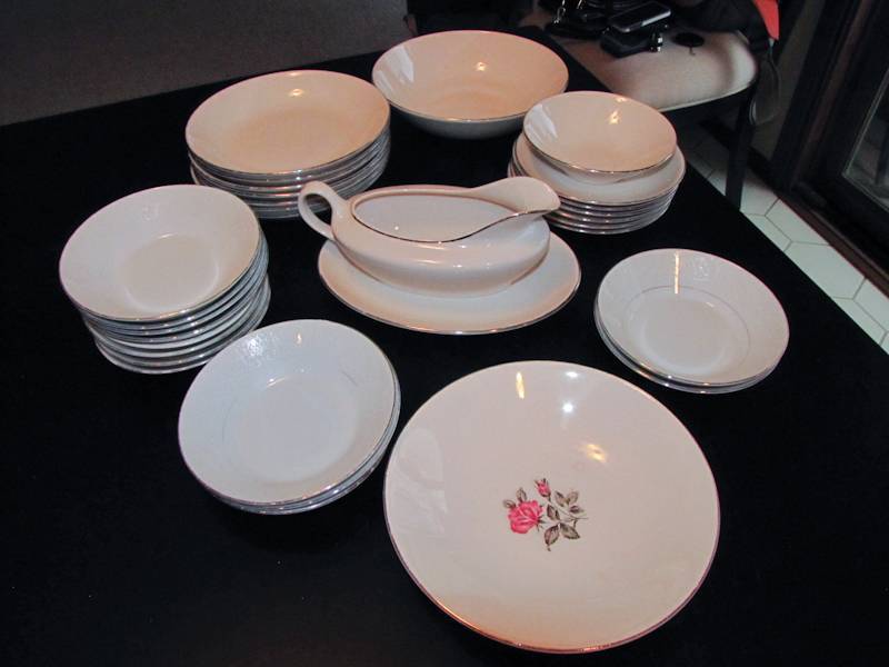 lot 141 image: Triumph Homer Laughlin Fine china Snow White