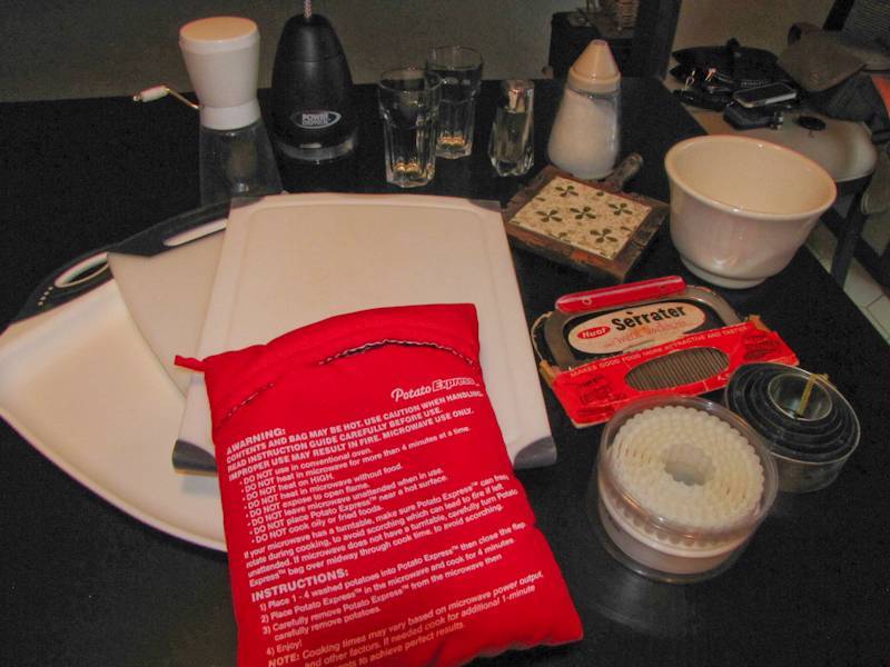 lot 142 image: lot of useful kitchen food prep items