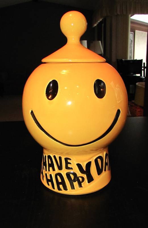 lot 146 image: Mcoy cookie jar Have a happy day