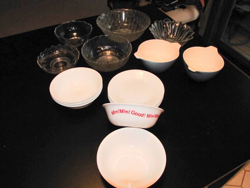 lot 143 image: serving bowls and soup bowls