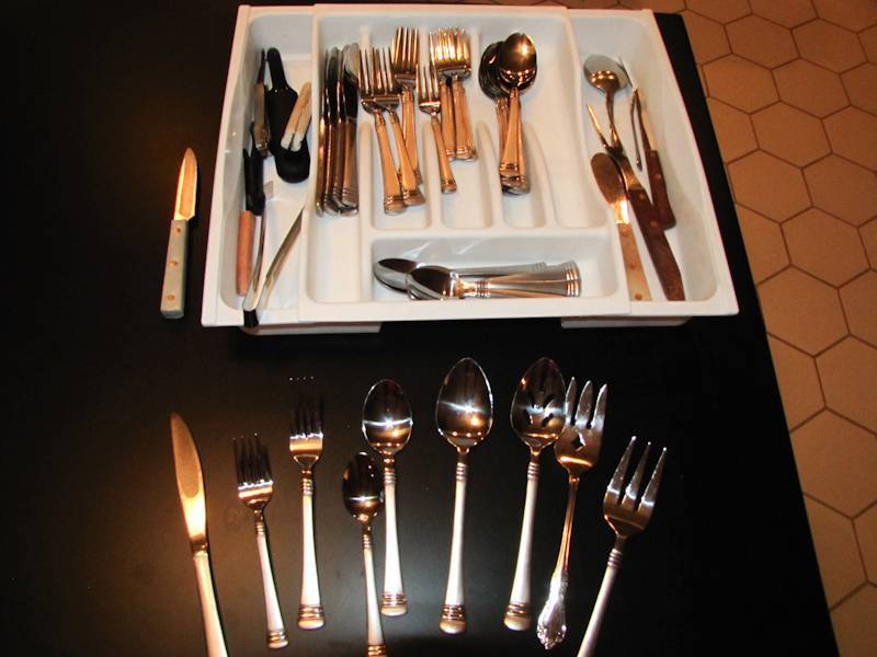 lot 323 image: drawer of nice silverware in great condition all one lot