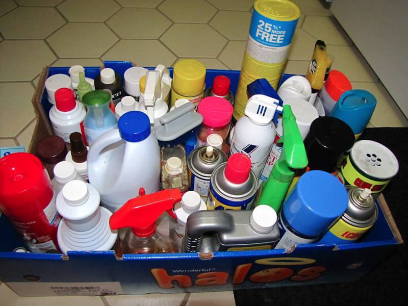 lot 290 image: large lot of cleaning chemicals all very useful items