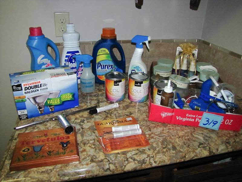 lot 319 image: lot of cleaning supplies and some craft items