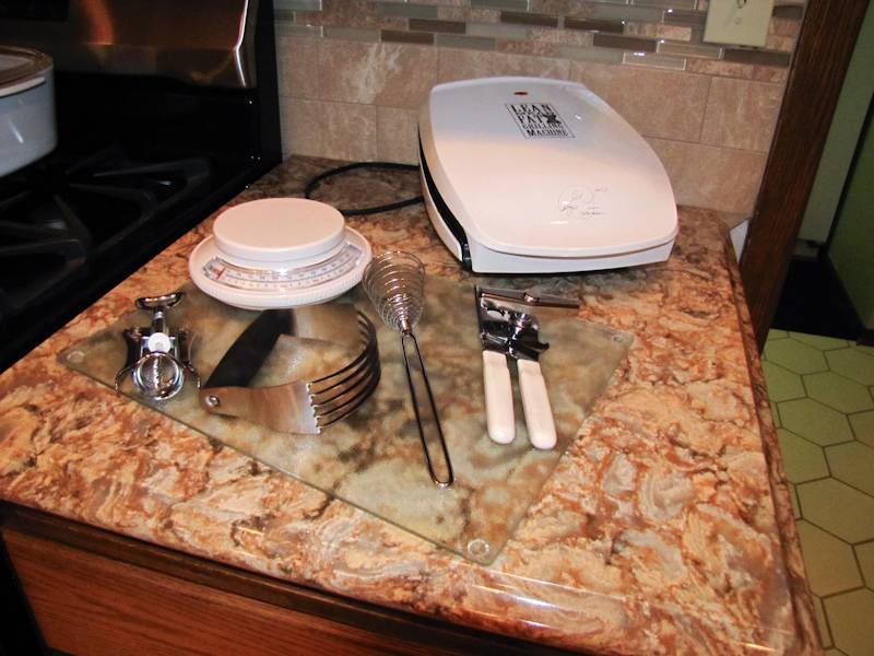 lot 330 image: kitchen items fat burning grilling machine scale corkscrew,pastry knife mixer
