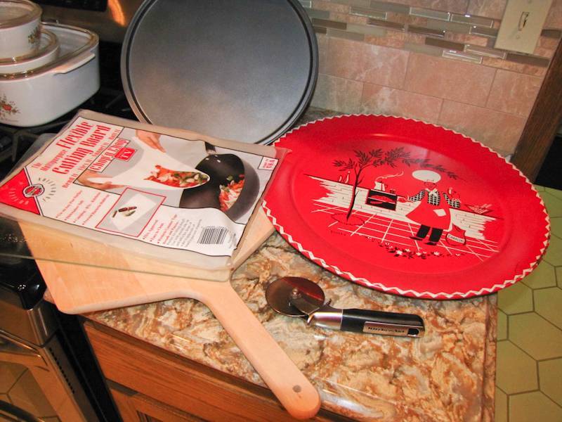 lot 331 image: Pizza board and cutter vintage red tray decorative and flexible cutting board