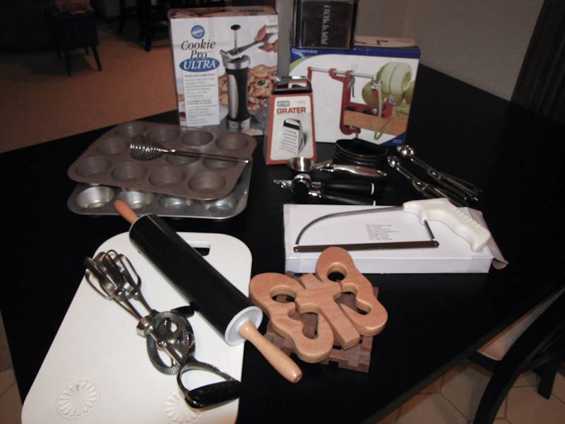lot 334 image: large kitchen food prep items