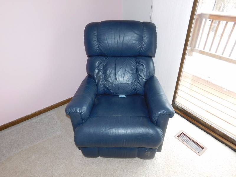 lot 20 image: Leather recliner chair & magazine rack