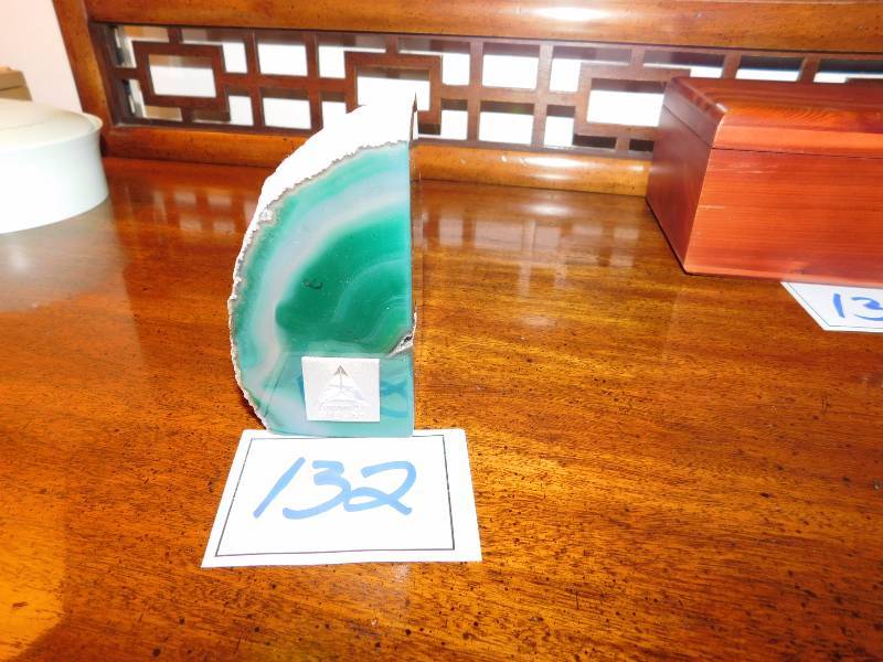 lot 132 image: Beautiful polished green agate rock geode paperweight