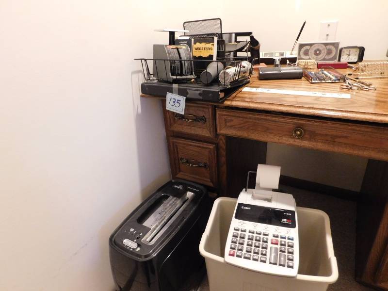 lot 135 image: very large desk top lot