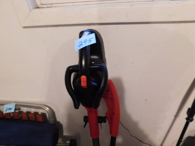 lot 295 image: two black and decker weed trimmers