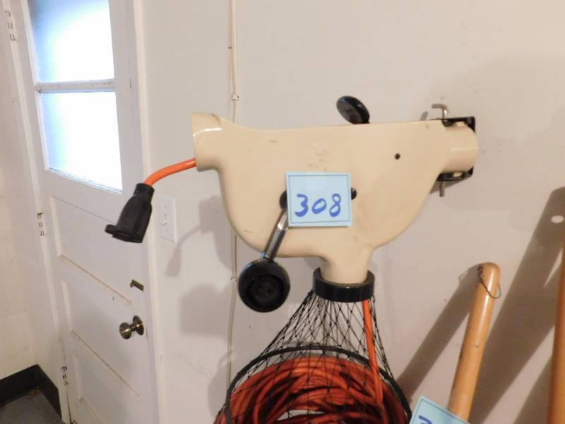 lot 308 image: Wonder Winder Hand Crank Extension Cord Winder