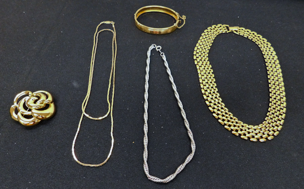 lot 352 image: lot of Napier costume jewelry