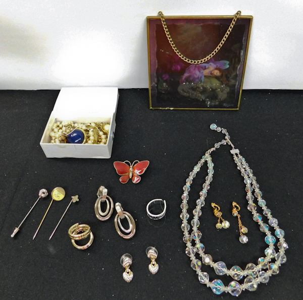 lot 354 image: mixed lot of costume jewelry for younger girls some please see photos