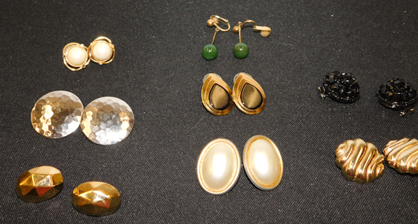lot 344 image: 8 pair of costume jewelry earrings