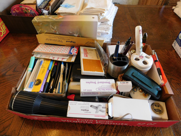 lot 370 image: large lot of desktop and drawer items see photos