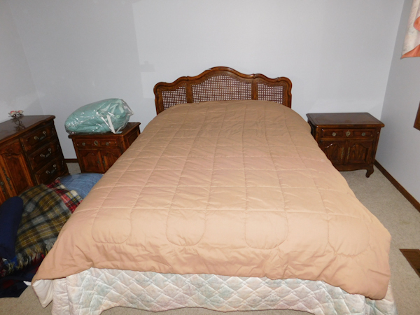 lot 377 image: very nice tan queen size comforter reversible