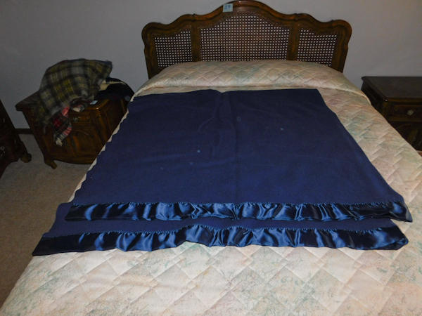 lot 381 image: Very nice heavy navy blue blanket