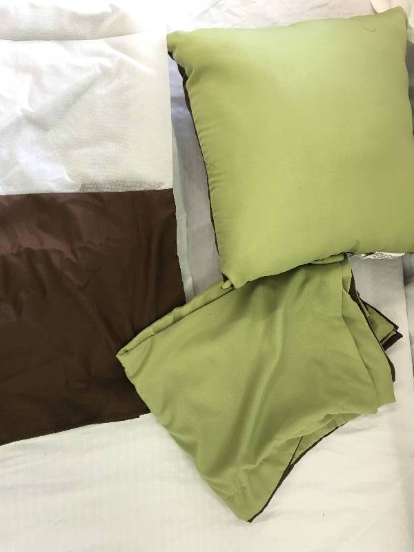 alcove Solid-Color Reversible Accessory Set queen retail $39