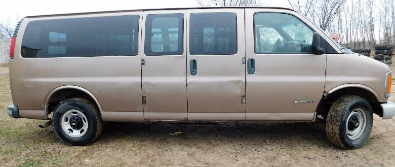 2002 Chevrolet 3500 Express Van
