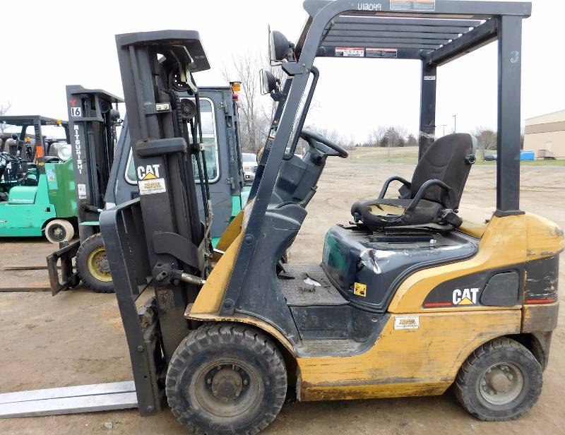 2006 Cat P3500 Forklift 3500lb pneumatic