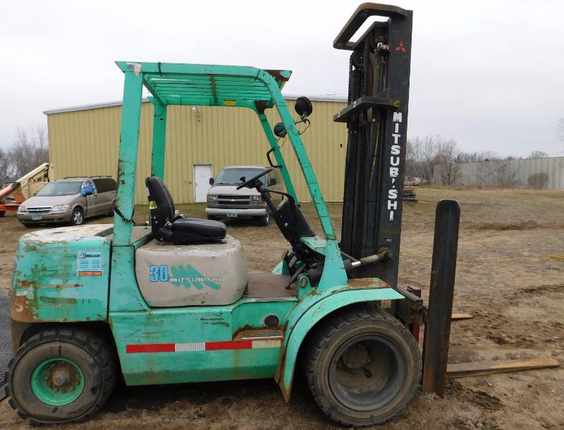 Mitsubishi FG30B 6000lb Forklift