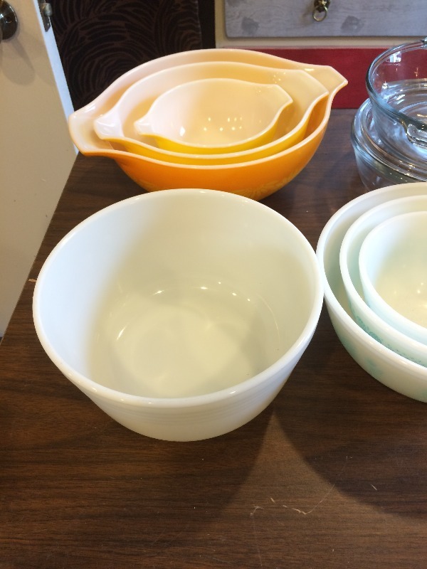Large lot of assorted kitchenwares - very nice condition