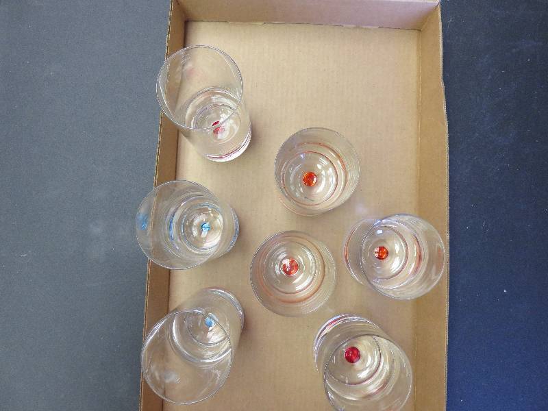 Glasses with colored bottom