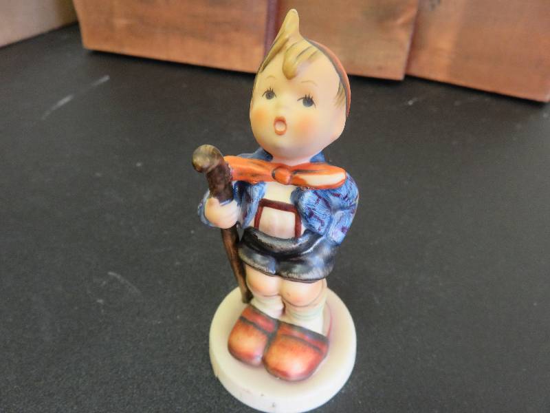 Hummel, Little Hiker figurine