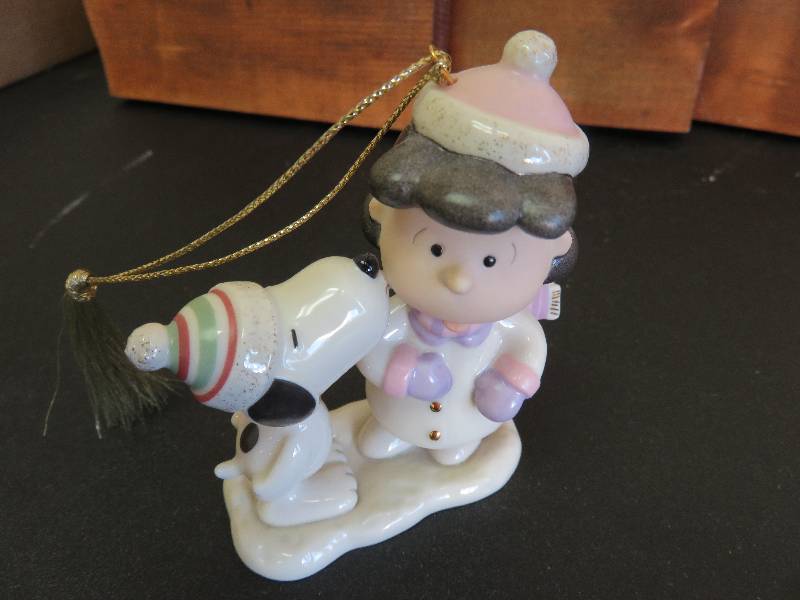 Lenox figurine, Lucy and Snoopy